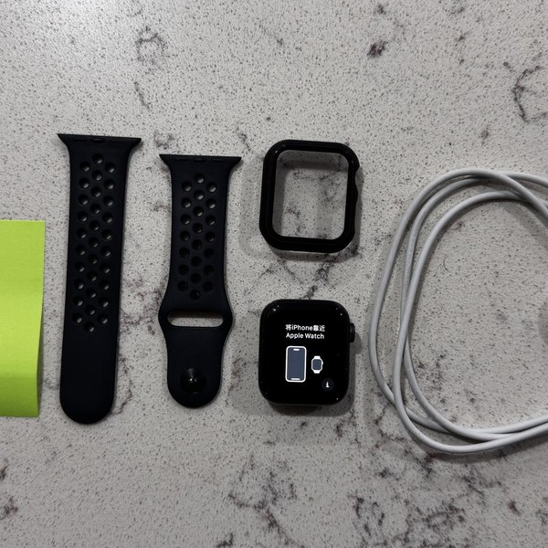 Apple Watch Series 5 40mm - Gray, A2092 - GPS, Aluminum