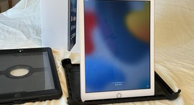 Good
													Apple iPad 6th Gen - Unlocked, Gold, 128 GB, A1954, photo 1 of 4