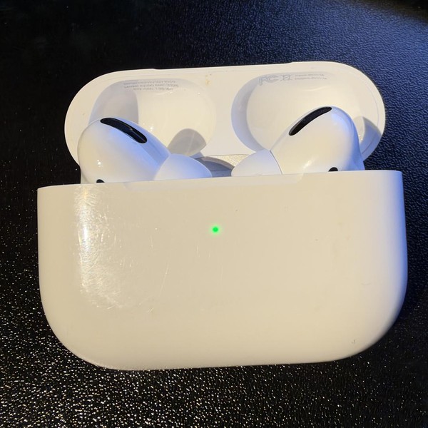 Apple AirPods Pro - MagSafe Case