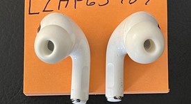 Used
													Apple AirPods Pro 1st Gen - MagSafe Case, photo 4 of 5