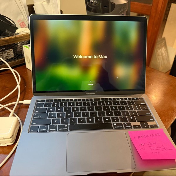 MacBook Air 2020 - 13 inch - 256 GB, Gray, 8 GB, Intel Core i3
