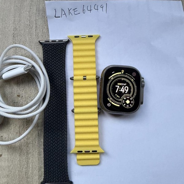 Apple Watch Ultra 49mm - Unlocked, Titanium, A2622