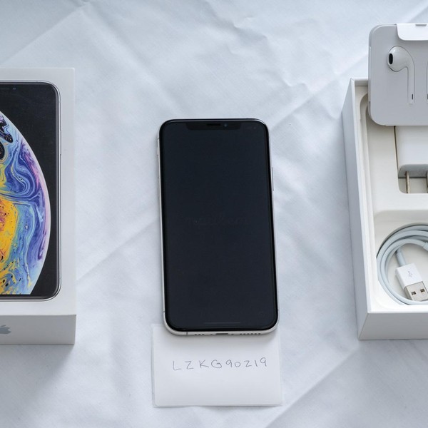 Apple iPhone Xs - Unlocked, 256 GB, Silver, A1920