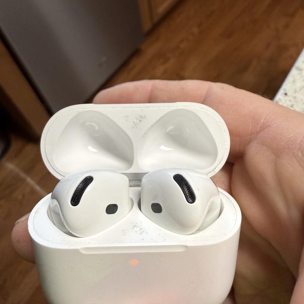 Apple AirPods 4th Gen - Active Noise Cancellation