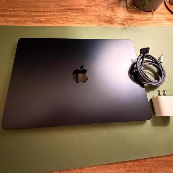 MacBook Air 2022 (M2) - 13 inch - 512 GB, Midnight, 8 GB, Apple M2