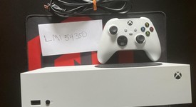 Good
													Xbox Series S (2020) - White, 512 GB, photo 1 of 9