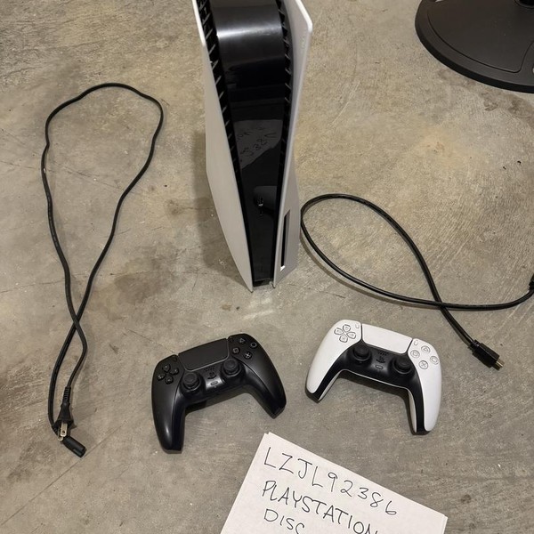 PlayStation 5 Standard Edition (2020) - 825 GB, White, Standard Edition