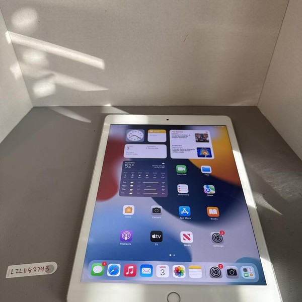 Apple iPad 7th Gen - Unlocked, 128 GB, Silver, A2200