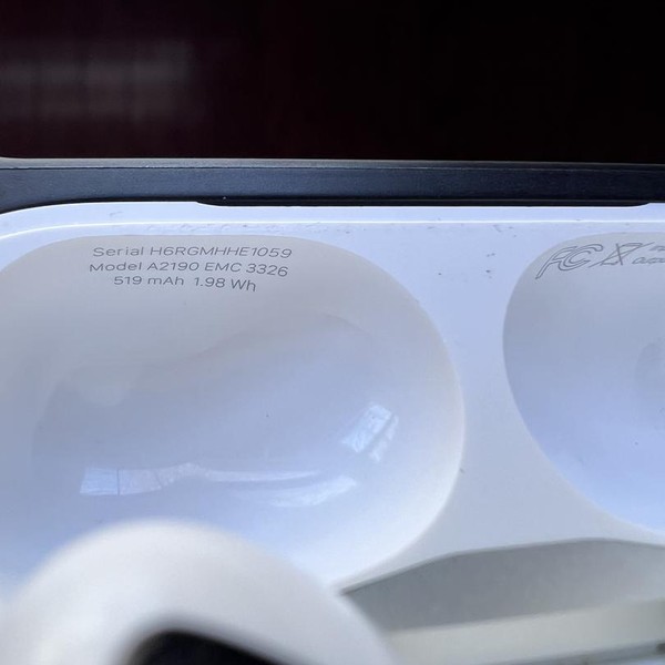 Apple AirPods Pro - Wireless Case