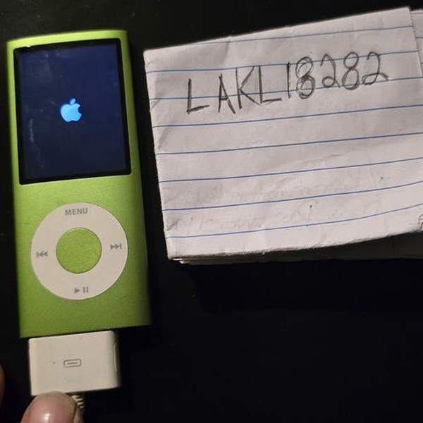 Apple iPod Nano 4th Gen - 8 GB, Green