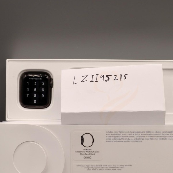 Apple Watch Series 5 40mm - Gray, A2092 - GPS, Aluminum