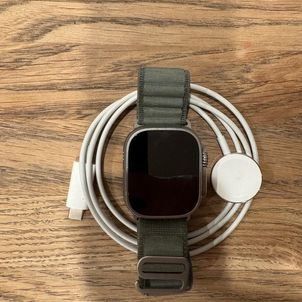 Apple Watch Ultra 49mm - Unlocked, Titanium, A2622