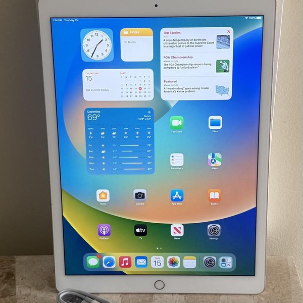 Apple iPad Pro 12.9 inch 1st Gen 2015 - Wi-Fi, 128 GB, Gold, A1584, 1st Gen 2015