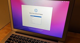 Good
													MacBook Air 2017 - 13" - I5, Silver, 256 GB, 8 GB, photo 3 of 6