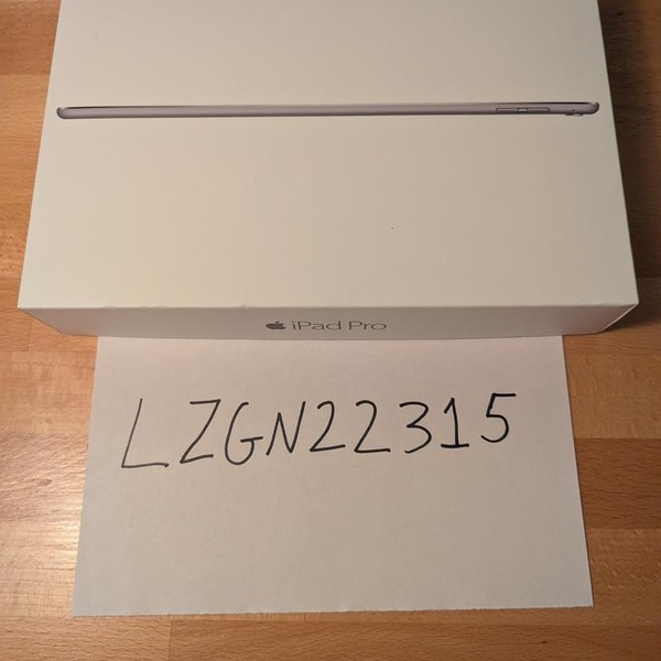 Apple iPad Pro 9.7 inch - Wi-Fi, 32 GB, Gray, A1673