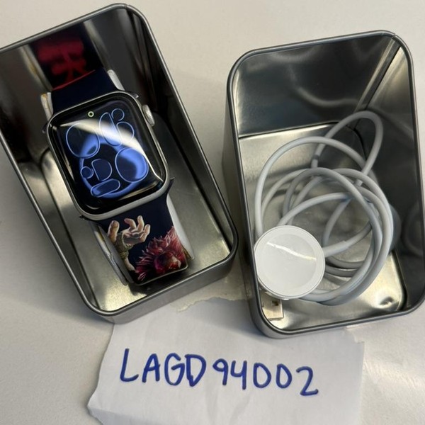 Apple Watch SE (2nd Gen) 40mm - Silver, A2722 - GPS, Aluminum