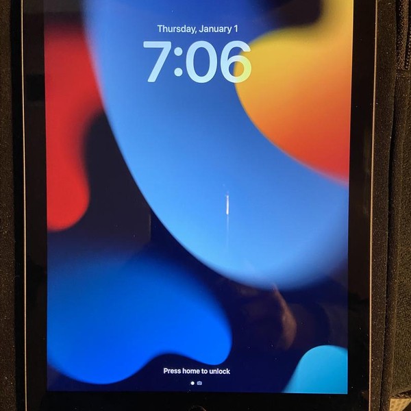 Apple iPad 6th Gen - Wi-Fi, 128 GB, Gray, A1893