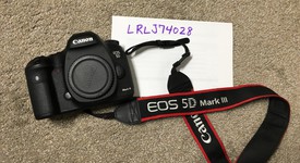 Mint
													Canon EOS 5D Mark III, photo 5 of 10