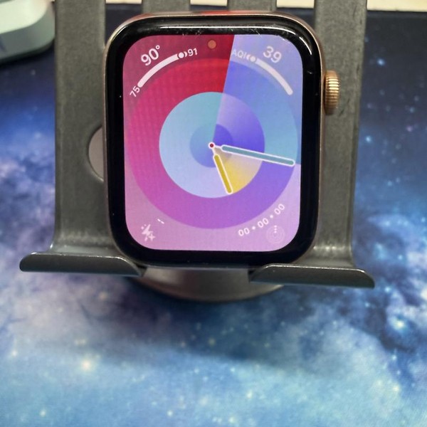 Apple Watch SE (1st Gen) 44mm - Unlocked, Gold, A2354 - Cellular, Aluminum
