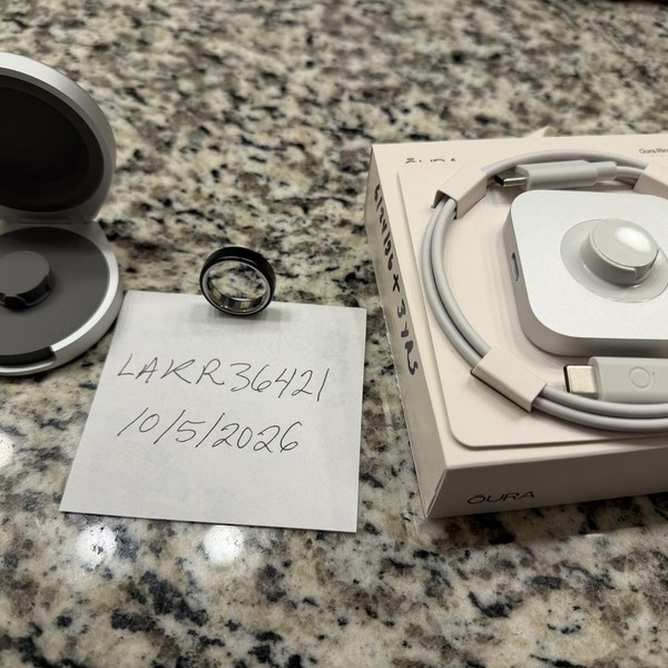 Oura Ring Gen 5 - Stealth, Size 8