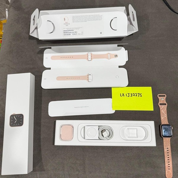 Apple Watch Series 5 40mm - T-Mobile, Gold, A2094 Cellular, Aluminum