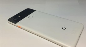 Good
													Google Pixel 2 XL - Verizon, Black & White, 64 GB, Verizon Edition, photo 3 of 7