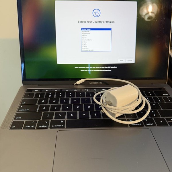 MacBook Pro 2018 (With Touch Bar) - 13 inch - 256 GB, Gray, 8 GB, Intel Core i5