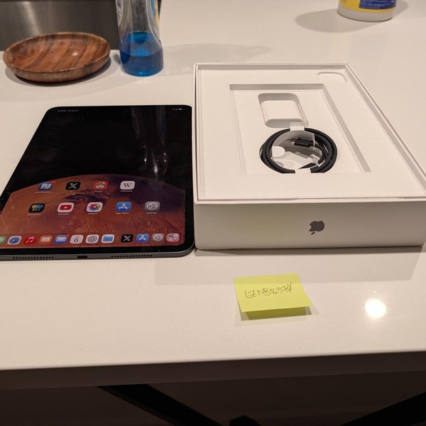 Apple iPad Pro 11 inch (M4) 2024 - Wi-Fi, 512 GB, Black, 8 GB, A2836, Standard Glass