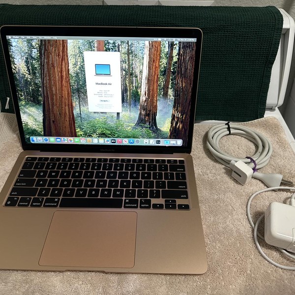 MacBook Air 2020 - 13 inch - 256 GB, Gold, 8 GB, Apple M1