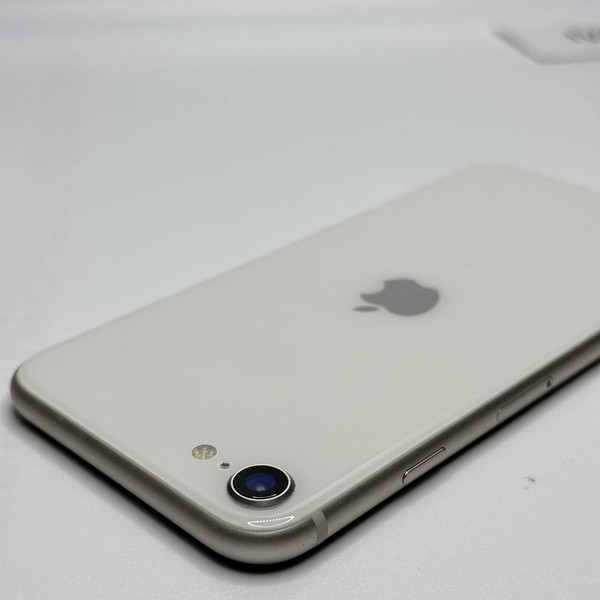 Apple iPhone SE 3rd Gen 2022 - Unlocked, 128 GB, Starlight, A2595