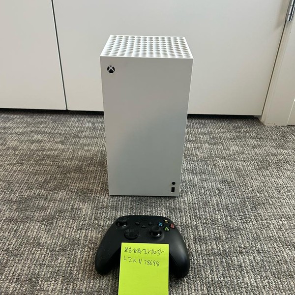 Xbox Series X (2020) - 1 TB, Robot White, All-Digital