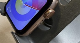 Good
													Apple Watch SE 1st Gen 40mm - Unlocked, Gold, A2353 - Cellular, Aluminum, photo 2 of 8