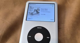 Good
													Apple iPod Classic 6th Gen 2008 - Silver, 160 GB, photo 4 of 11