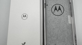 Mint
													Motorola Edge (2025) - T-Mobile, 256 GB, photo 3 of 6