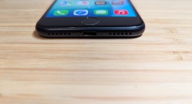 Good
													Apple iPhone SE 3rd Gen 2022 - T-Mobile, Midnight, 64 GB, A2595, photo 3 of 15