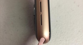 Good
													Apple Watch Series 4 40mm - Unlocked, Gold, A1975 - Cellular, Aluminum, photo 5 of 5