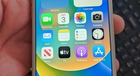 Good
													Apple iPhone 8 - Unlocked Non-US, Gold, 64 GB, A1906, photo 2 of 8