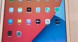 Mint
													Apple iPad 7th Gen - Unlocked, Gold, 32 GB, A2198, photo 6 of 6