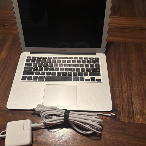 MacBook Air 2017 - 13 inch - 128 GB, Silver, 4 GB, Intel Core i5