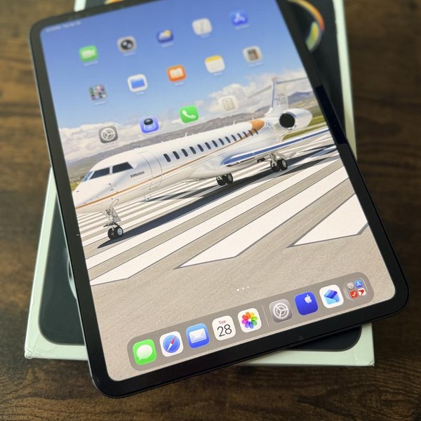 Apple iPad Pro 11 inch (M4) 2024 - Unlocked, 256 GB, Black, 8 GB, A2837, Standard Glass
