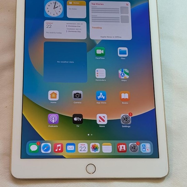 Apple iPad 5th Gen - Wi-Fi, 32 GB, Gold, A1822