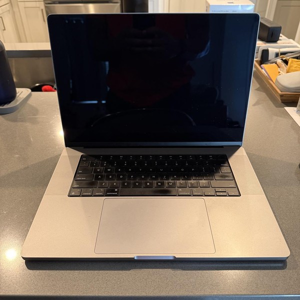 MacBook Pro 2021 - 16 inch - 512 GB, Silver, 16 GB, Apple M1 Pro 10-core