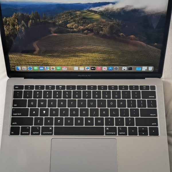 MacBook Air 2019 - 13 inch - 128 GB, Gray, 8 GB, Intel Core i5