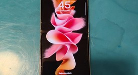 Good
													Samsung Galaxy Z Flip3 5G - Unlocked, Cream, 256 GB, 8 GB, SM-F711U1, photo 2 of 4