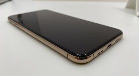 Good
													Apple iPhone Xs Max - Unlocked, Gold, 64 GB, A1921, photo 4 of 5