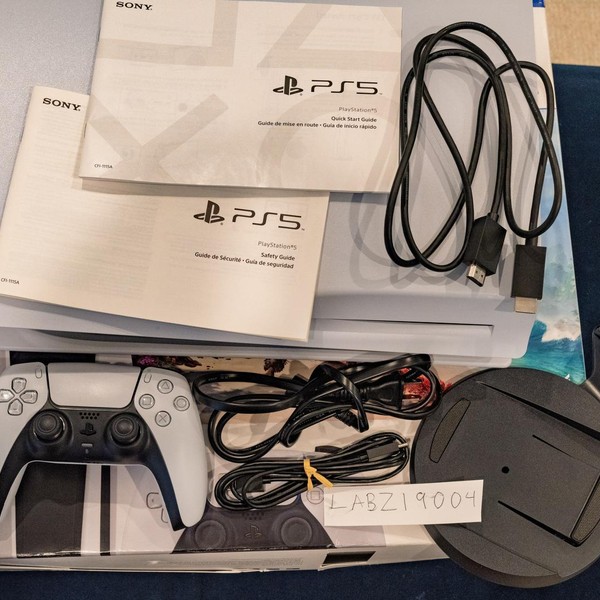 PlayStation 5 Standard Edition (2020) - 825 GB, White, Standard Edition