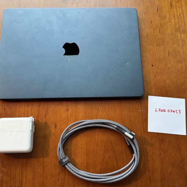 MacBook Air 2022 (M2) - 13 inch - 256 GB, Midnight, 8 GB, Apple M2