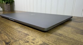 Good
													MacBook Pro 2017 (With Touch Bar) - 15" - I7, Gray, 512 GB, 16 GB, photo 4 of 8