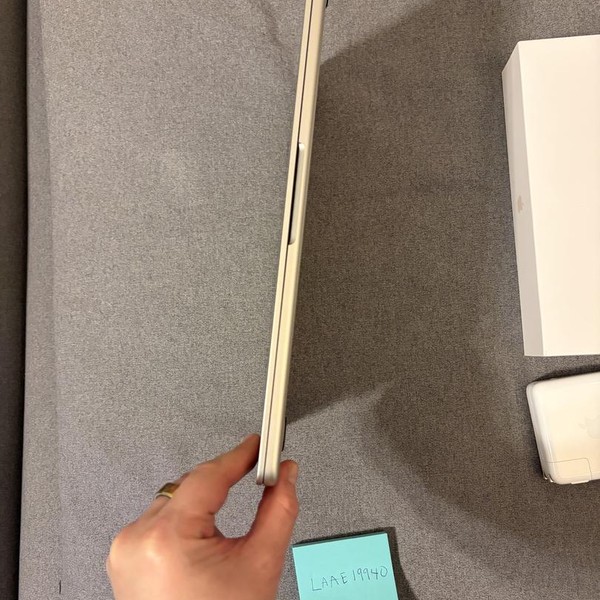 MacBook Air 2022 (M2) - 13 inch - 256 GB, Starlight, 8 GB, Apple M2