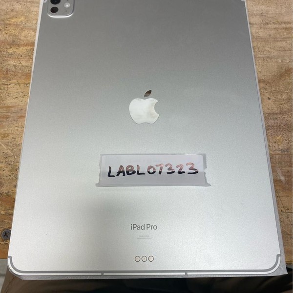 Apple iPad Pro 13 inch (M4) 2024 - Unlocked, 256 GB, Silver, 8 GB, A2926, Standard Glass